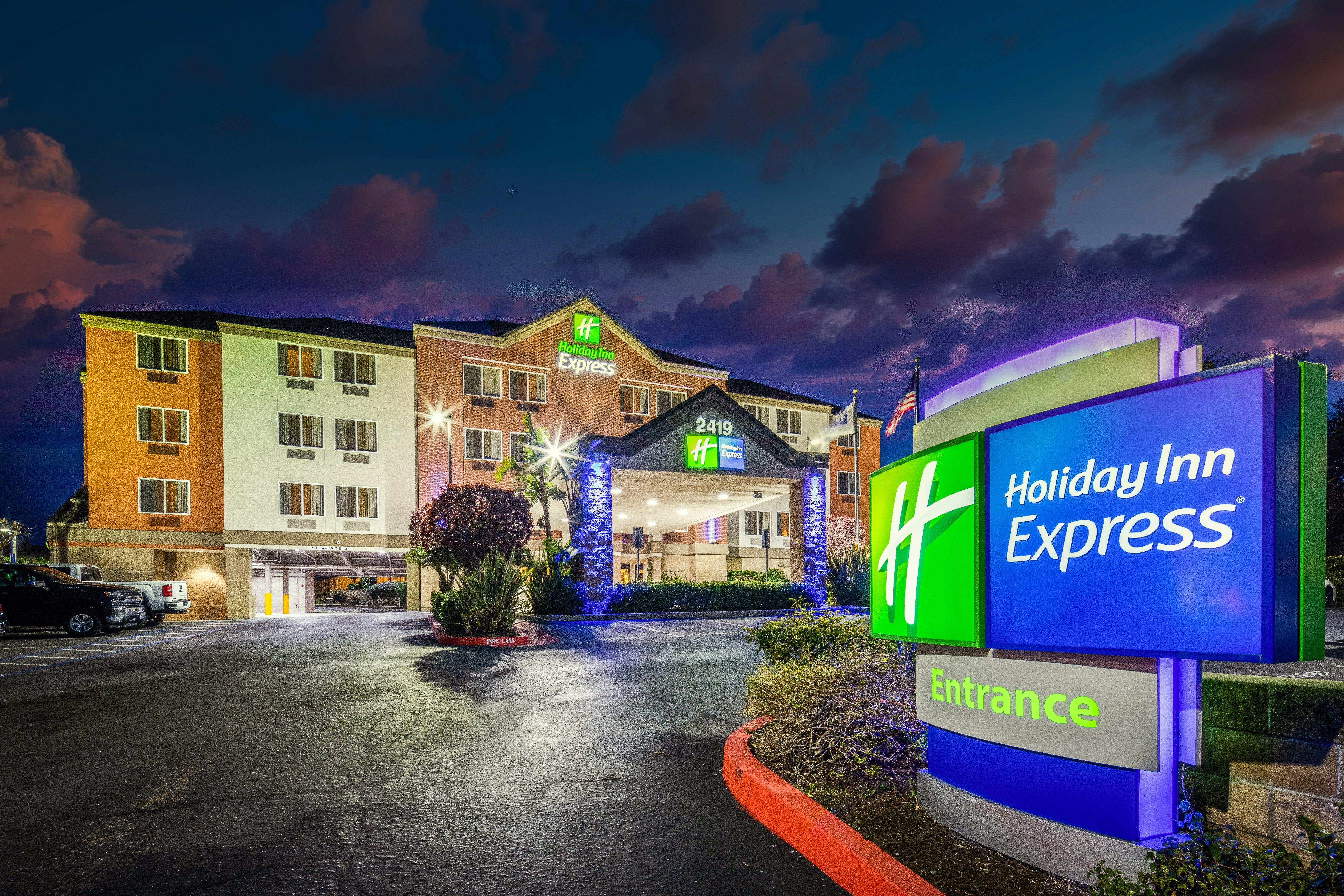 Holiday Inn Express Кастро-Вэлли Экстерьер фото